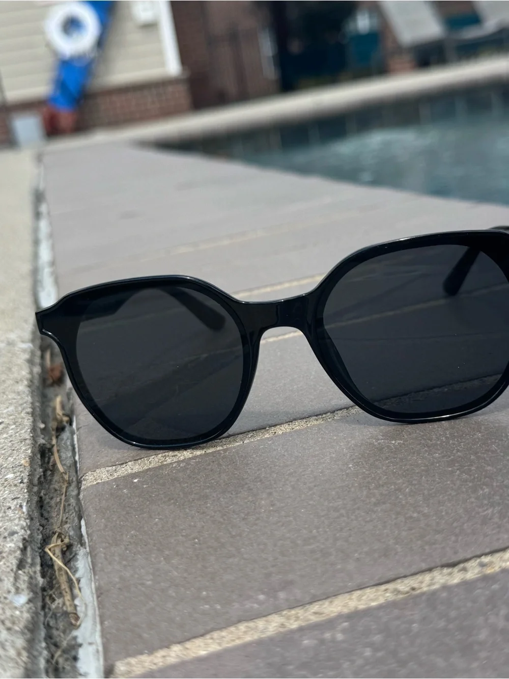 Men's Black Round Frame Sunglasses - Classic UV Protection
